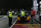 Patroli Malam Polsek Kotabaru Singgah di SPBU Berikan Pesan Kamtibmas Kepada Karyawan