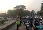 Sapa Pagi, Personel Polsek Klari Sigap Urai Kemacetan di Jalan Klari–Kosambi