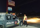 Anggota Polsek Batujaya melaksanakan Patroli Prekat serta Cegah Pencurian dan Pembobolan di Minimarket